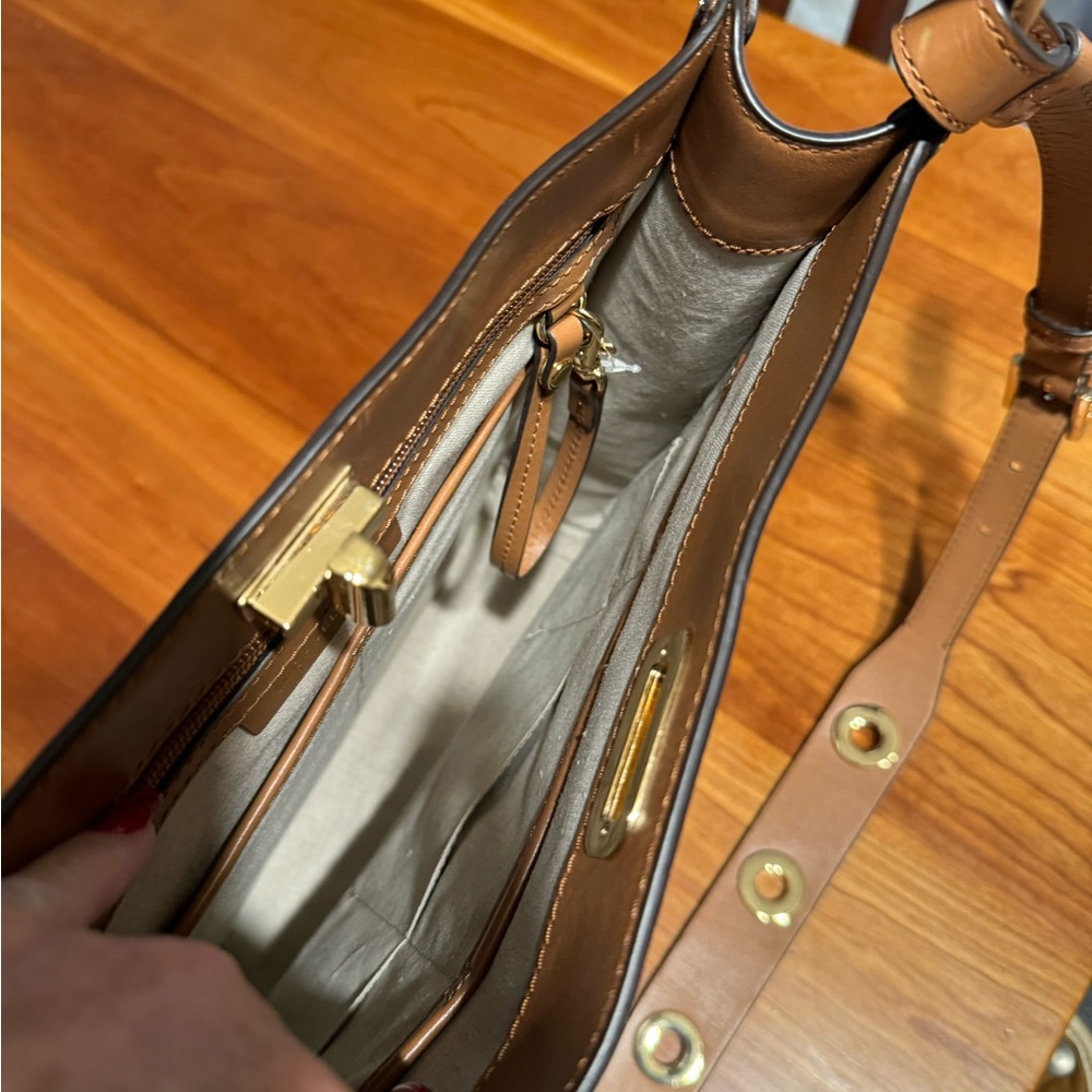 Michael Kors beautiful tan handbag - Picture 12 of 16